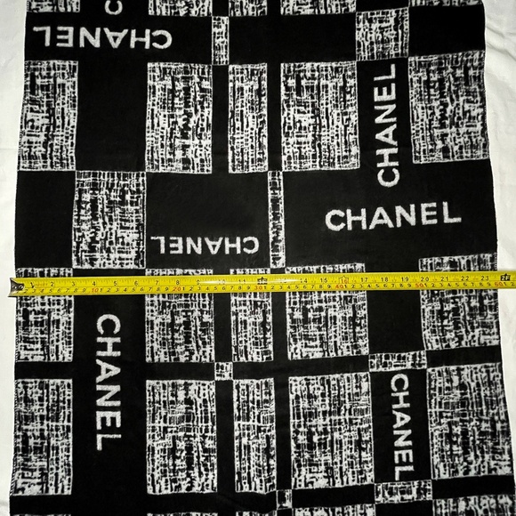 NewChanel Shawl Scarf Cashmere and Silk 70x24 - Picture 9 of 12